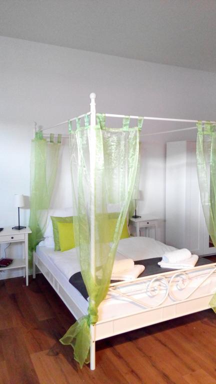 Studio Apartment Niemetzstr 51 Berlin Eksteriør bilde